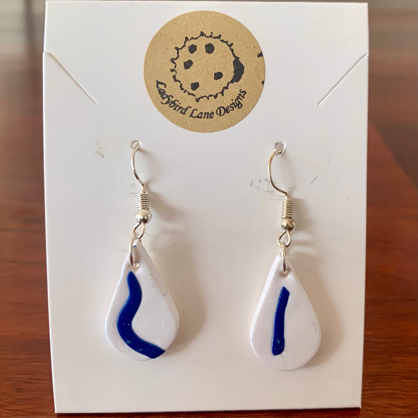 Squiggles White Hooks - Mini Teardrop